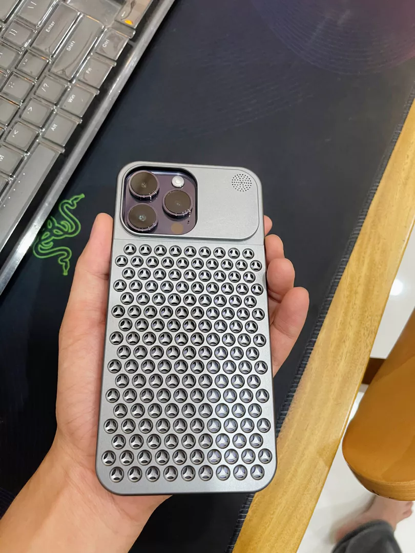 Ốp Lưng iPhone Tản Nhiệt Chống Sốc – Nhôm Cứng Cáp