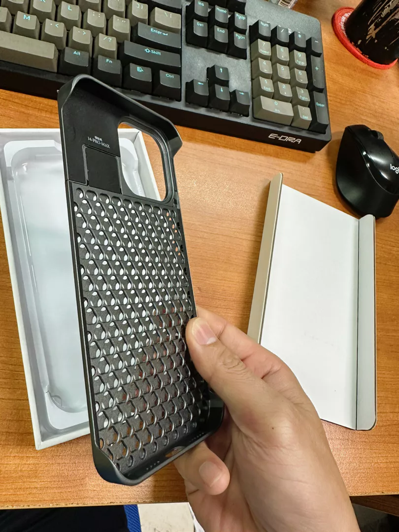 Ốp Lưng iPhone Tản Nhiệt Chống Sốc – Nhôm Cứng Cáp